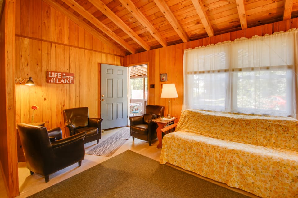 'The Birches' Raymond Getaway w/ Beach & Boat Dock House in Casco