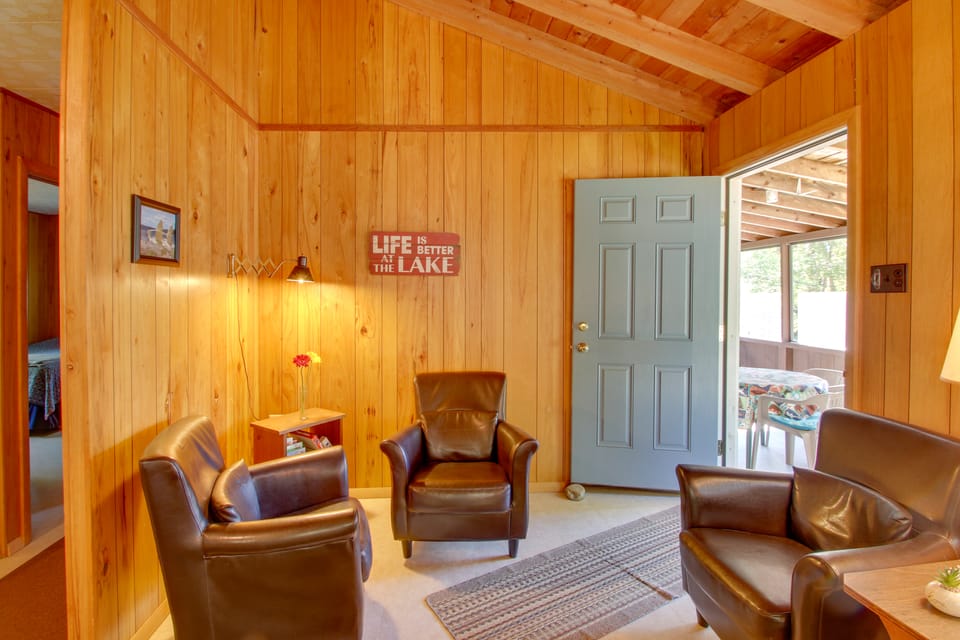 'The Birches' Raymond Getaway w/ Beach & Boat Dock House in Casco