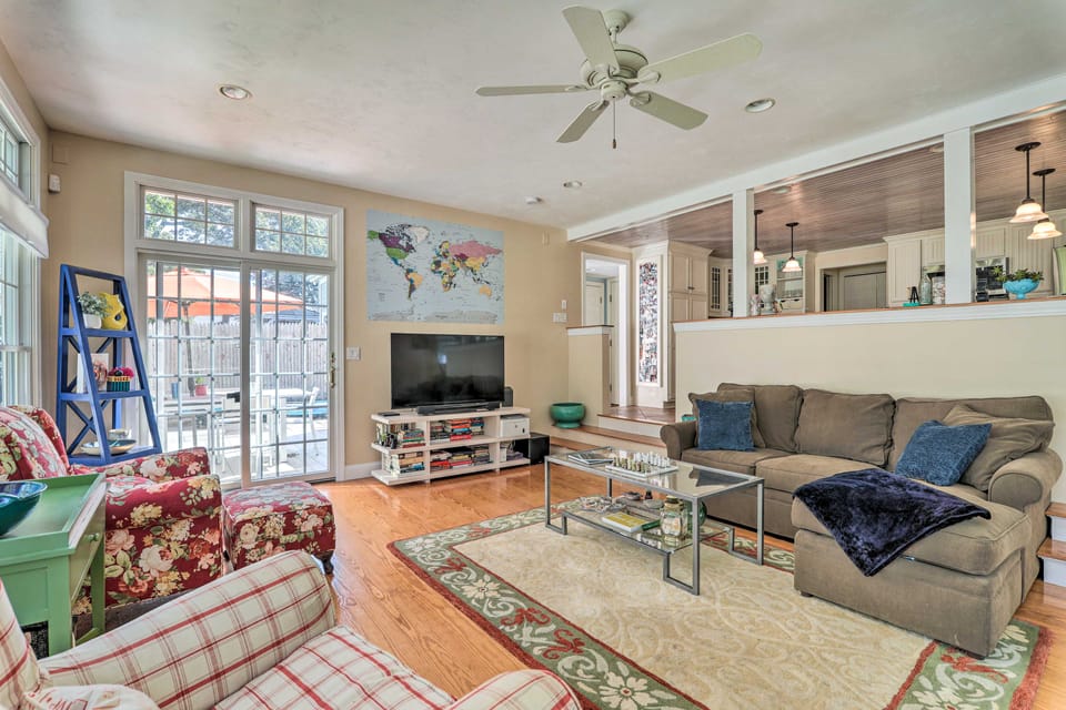 Cape Cod Cottage w/ Deck, Grill, & Games! House in Falmouth