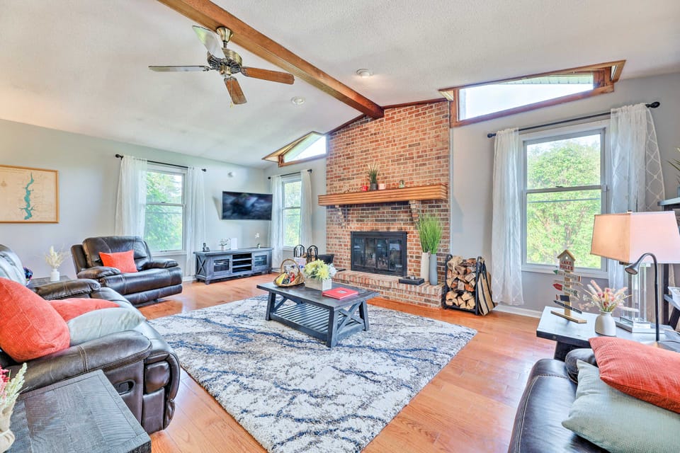 Family-Friendly Brookville Home w/ Hot Tub! House in Indiana