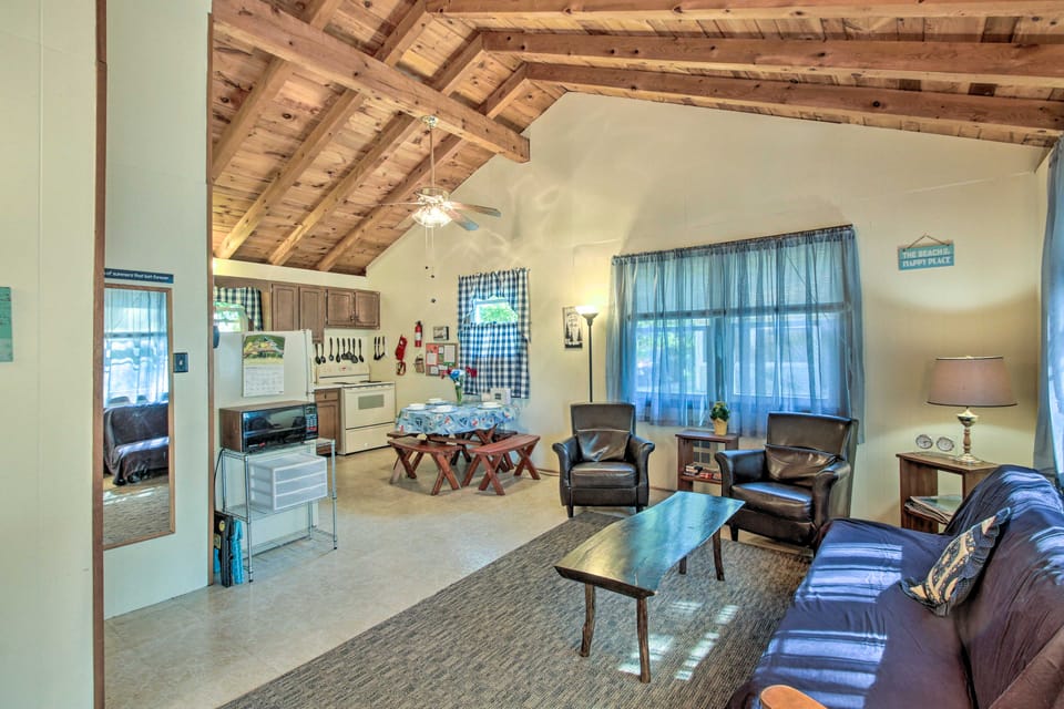 'The Den' Raymond Home w/ 200 Feet of Sandy Beach! House in Casco