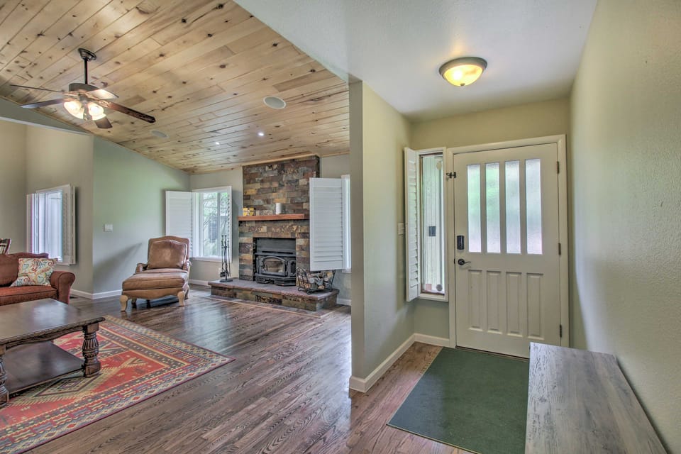 Cozy Pinetop Retreat w/ Yard & Heated Gazebo! House in Arizona