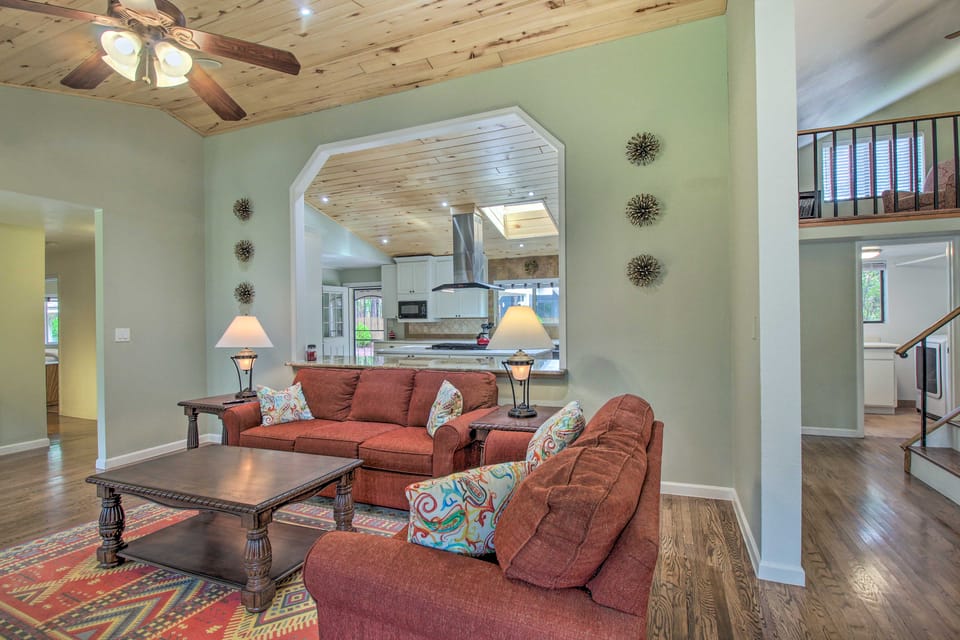 Cozy Pinetop Retreat w/ Yard & Heated Gazebo! House in Arizona