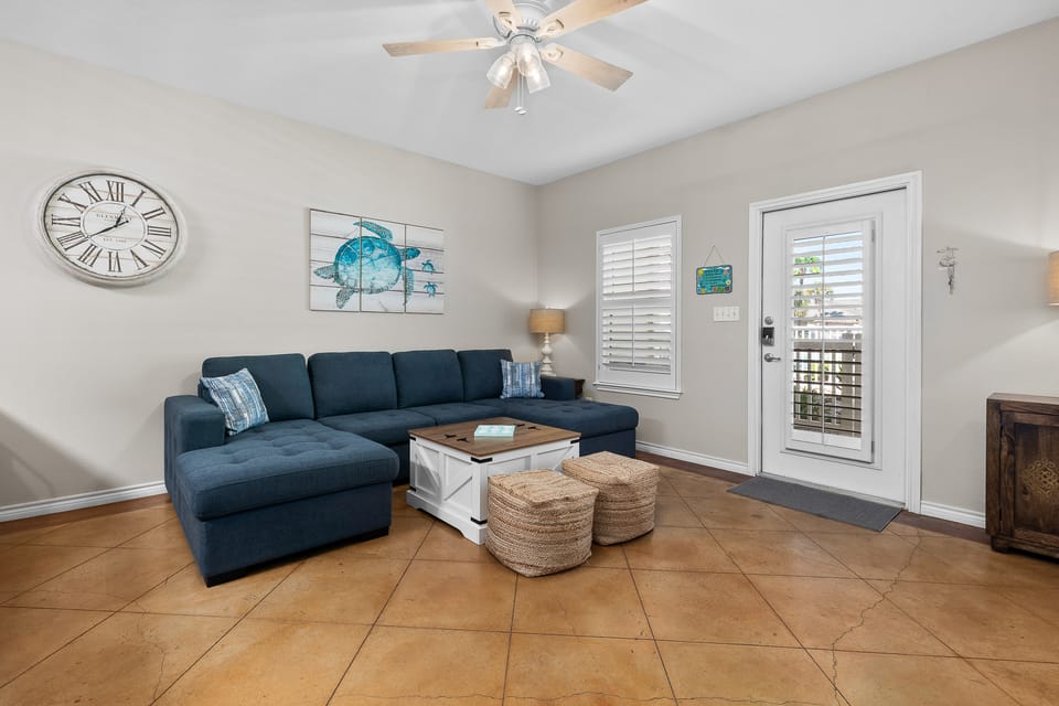 Sunny Townhome w/ Pool Access ~ 1 Mi to Beach Apartment in North Padre Island