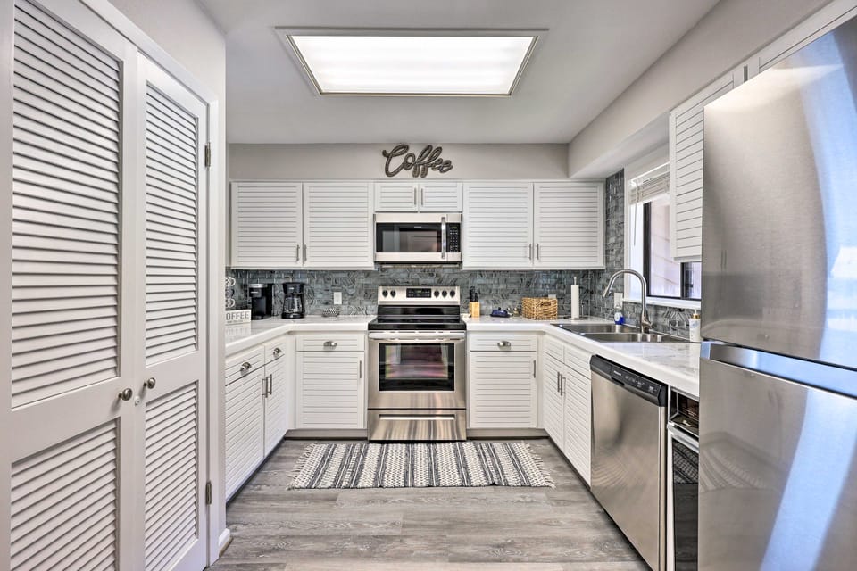 Hot Tub Access: Fantastic Condo in Hot Springs! Apartment in Lake Hamilton