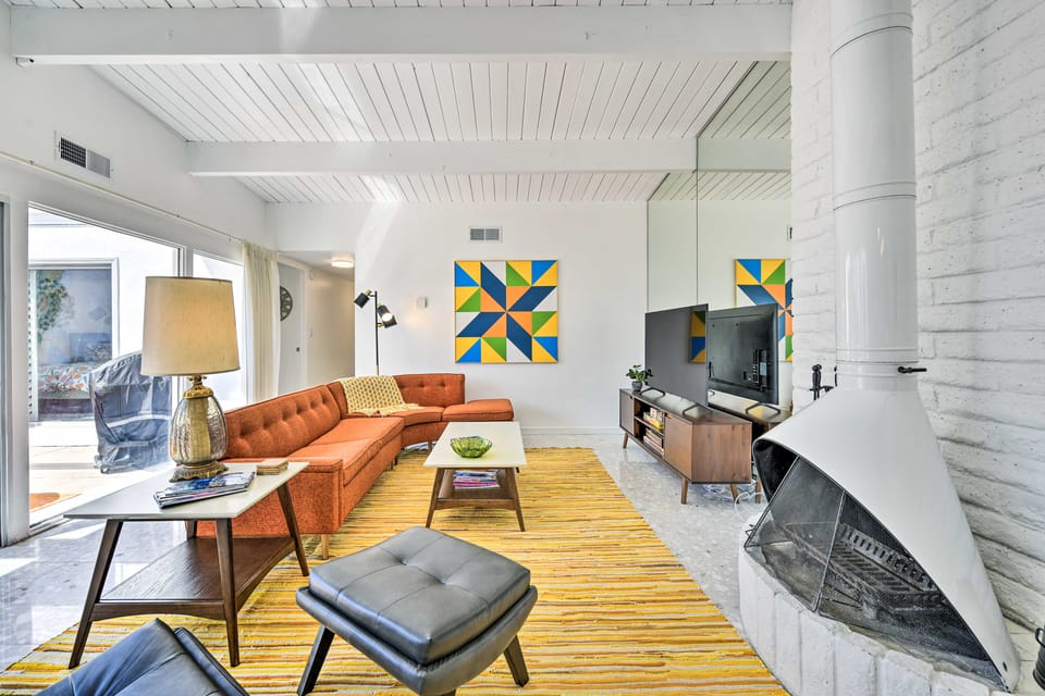 Furnished Patio + Pool Access: Palm Springs Condo Apartment in Palm Springs