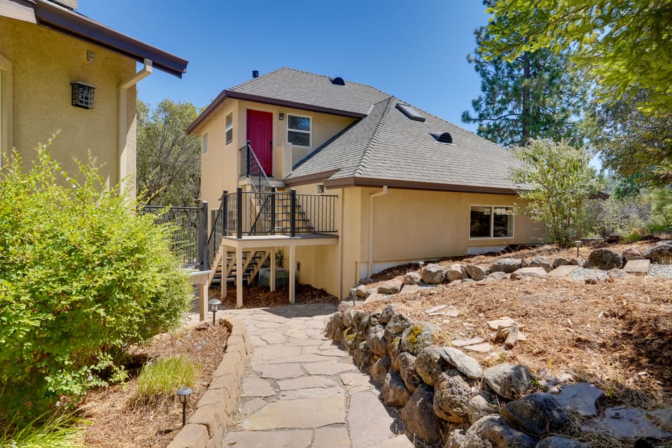 Colfax Getaway w/ Hot Tub, Mountain Views! House in Sierra Nevada