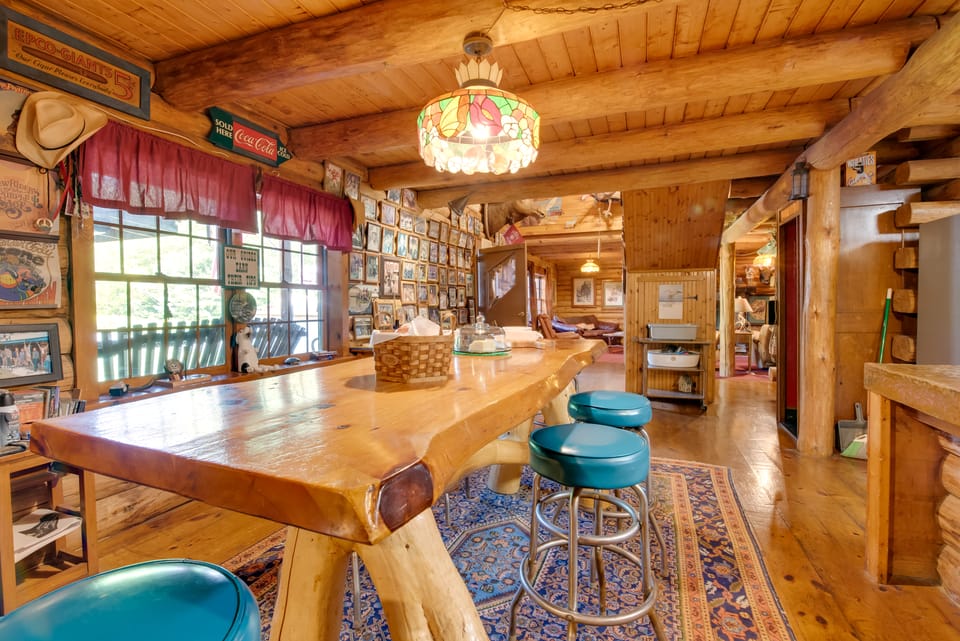 Handcrafted Log Cabin in Candor: Group Getaway! House in Pennsylvania