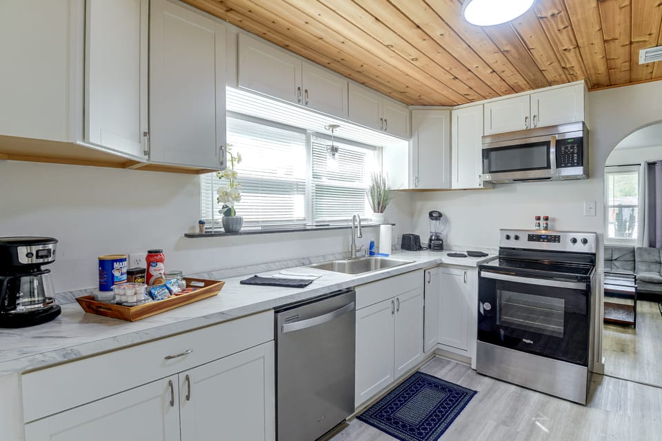 3BR Daytona Oasis! 2 Miles to Beach w/ Studio Apt House in Holly Hill