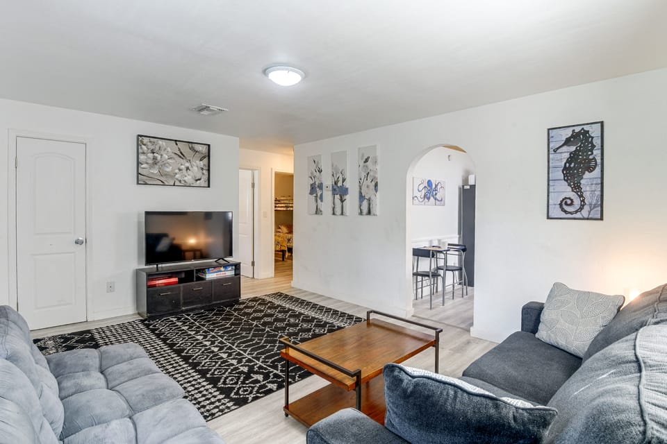 3BR Daytona Oasis! 2 Miles to Beach w/ Studio Apt House in Holly Hill