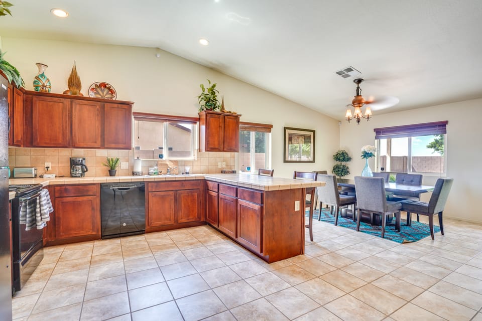 Yuma Family Home w/ Covered Patio + Grill! House in Yuma
