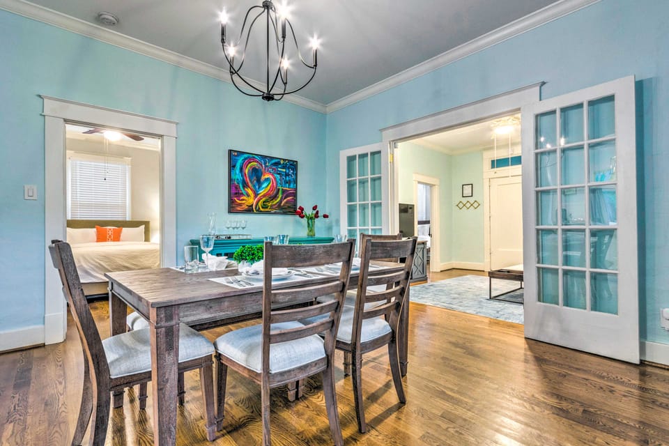 Colorful Cottage w/ Deck ~ 5 Mi to Downtown! Cottage in Little Rock