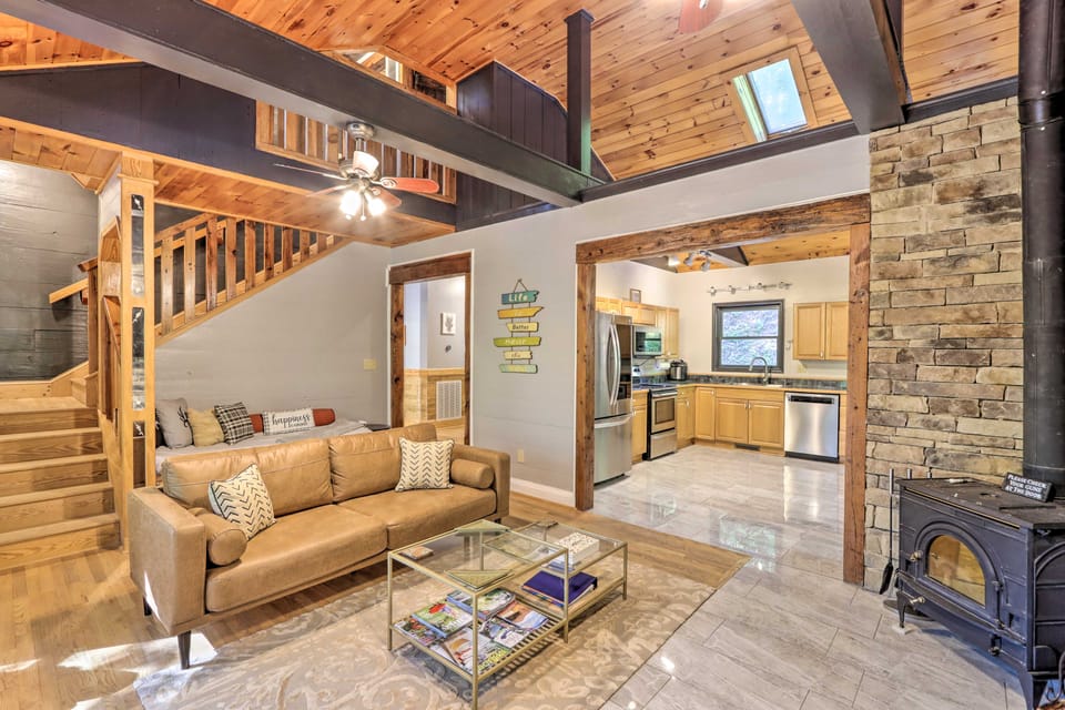 Custom-Built Luxury Cabin w/ Tesla Charger! House in Georgia