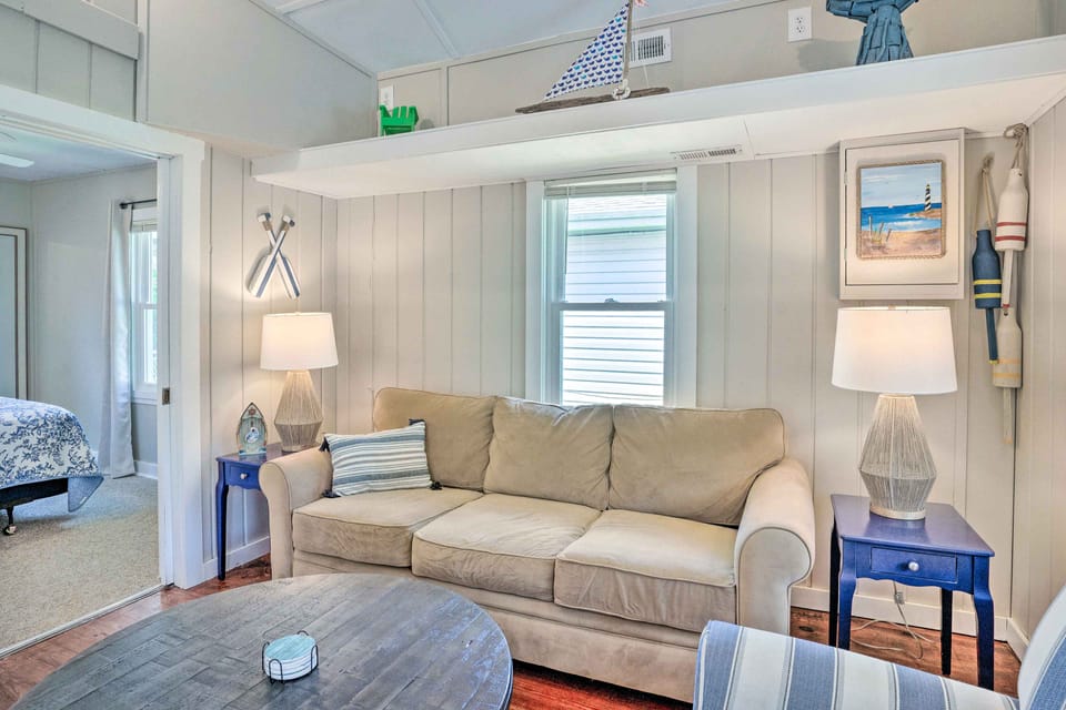 Chic Cottage w/ Private Yard: Steps to Beach! Cottage in Colonial Beach