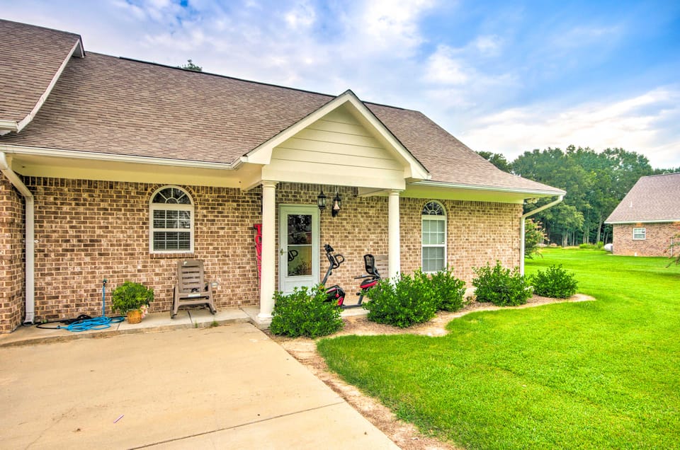 Homey Greenwood Getaway w/ Patio & Backyard House in Mississippi