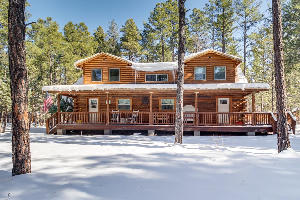 1 Mi to Lake: Chic Arizona Cabin w/ Large Porch! House in Rainbow Lake