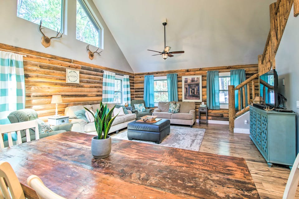 1 Mi to Lake: Chic Arizona Cabin w/ Large Porch! House in Rainbow Lake