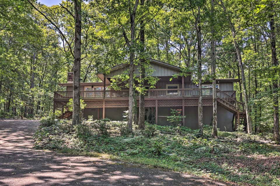 Furnished Deck w/ Views: Hot Springs Cottage Cottage in Garland County