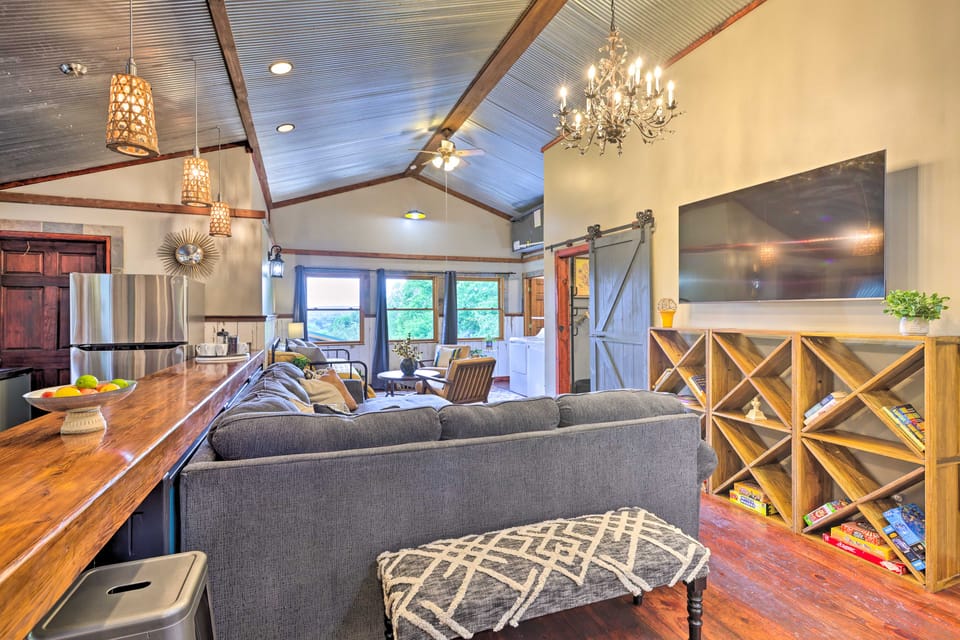 Pet-Friendly Outdoor Paradise w/ Grill, Decks House in Iowa