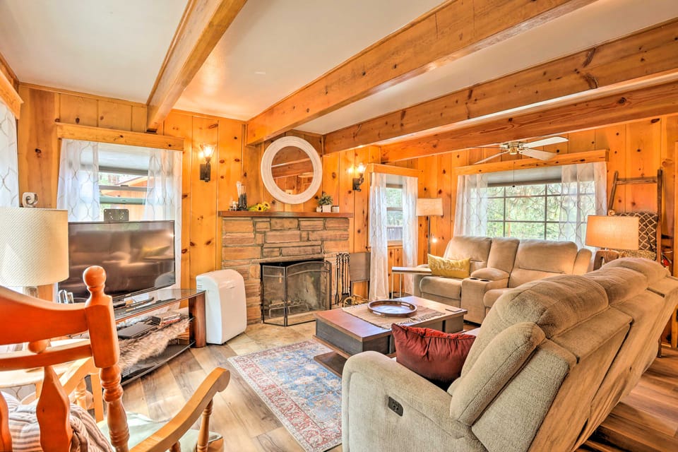 Wrightwood Cabin w/ Cozy Interior! House in Wrightwood
