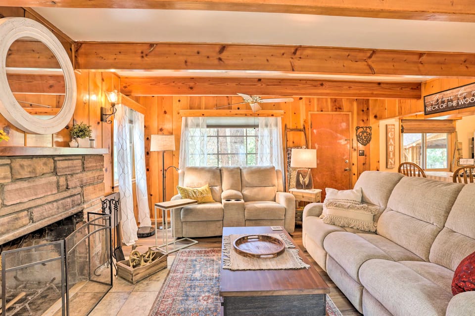 Wrightwood Cabin w/ Cozy Interior! House in Wrightwood