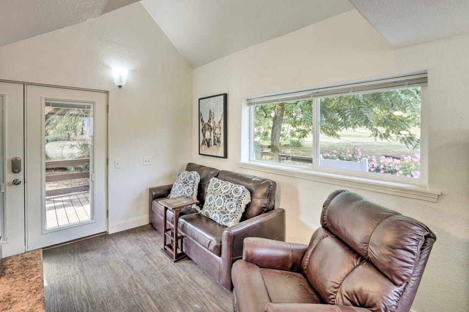 Cozy Ferndale Studio on 20-Acre Working Farm! Apartment in Washington
