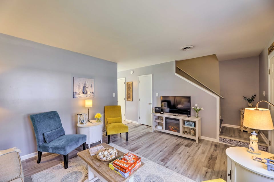 Swansboro Coastal Home < 3 Mi to State Park! Apartment in Swansboro