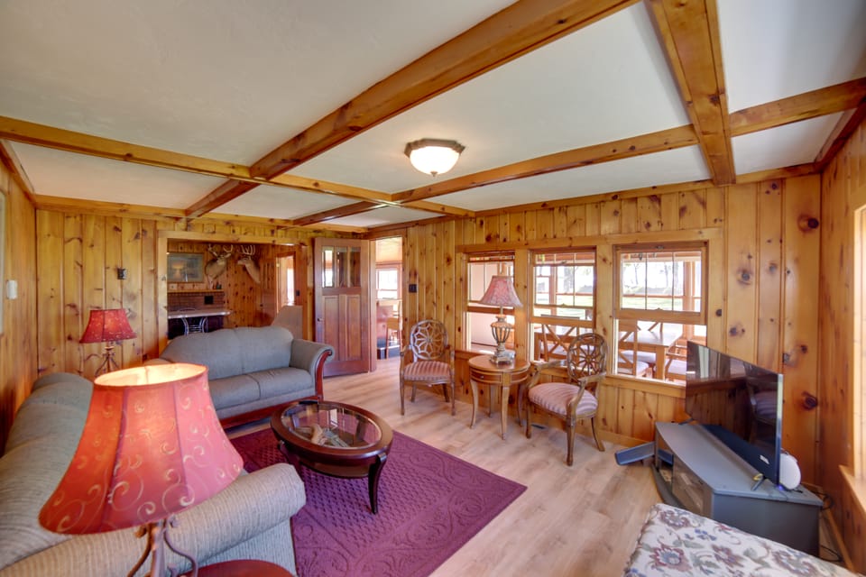 600' of Green Bay Frontage & Dock: Cozy Cottage Cottage in Wisconsin