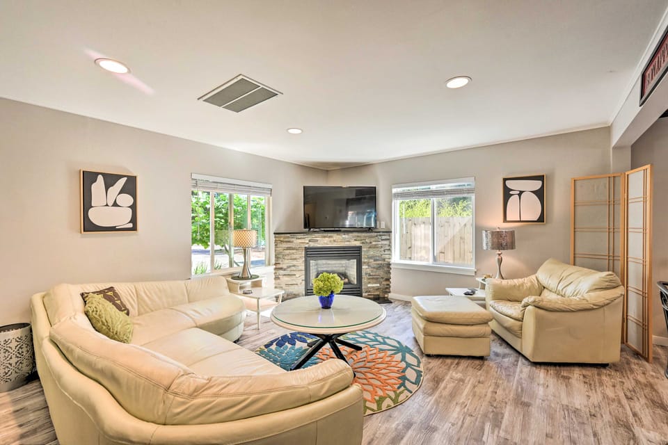 Near I-405 & 1 Mi to Dtwn! Kirkland Family Home House in Kirkland