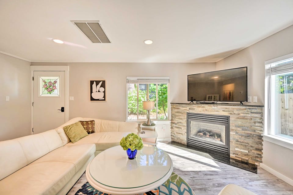 Near I-405 & 1 Mi to Dtwn! Kirkland Family Home House in Kirkland