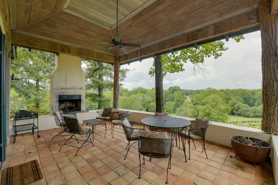 Views & Trails: Horse Farm Home in Campobello! House in Tennessee
