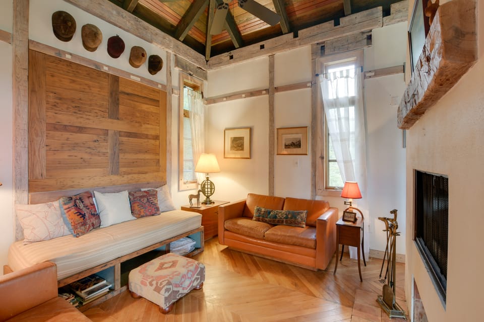 Views & Trails: Horse Farm Home in Campobello! House in Tennessee