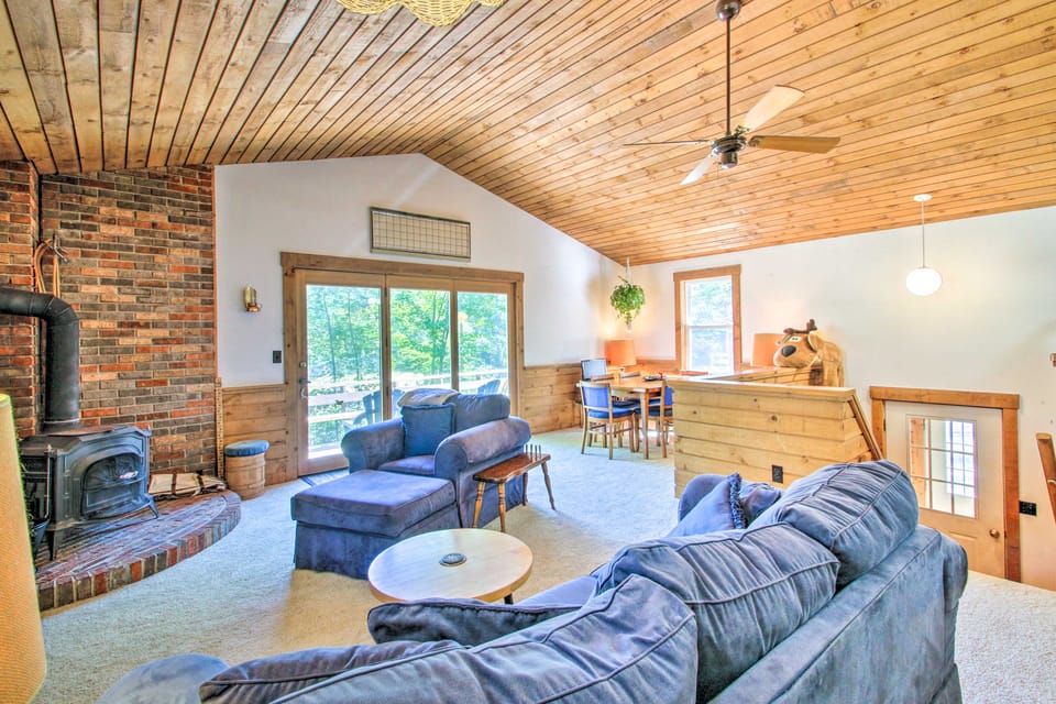 Cozy North Conway Home: Walk to Slopes & Dtwn House in North Conway