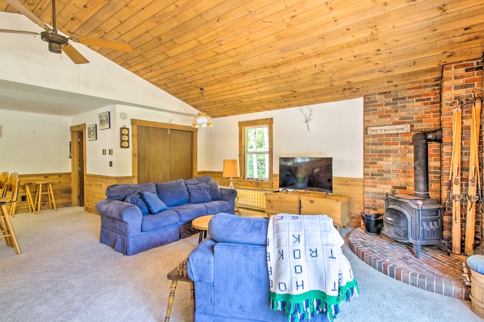 Cozy North Conway Home: Walk to Slopes & Dtwn House in North Conway