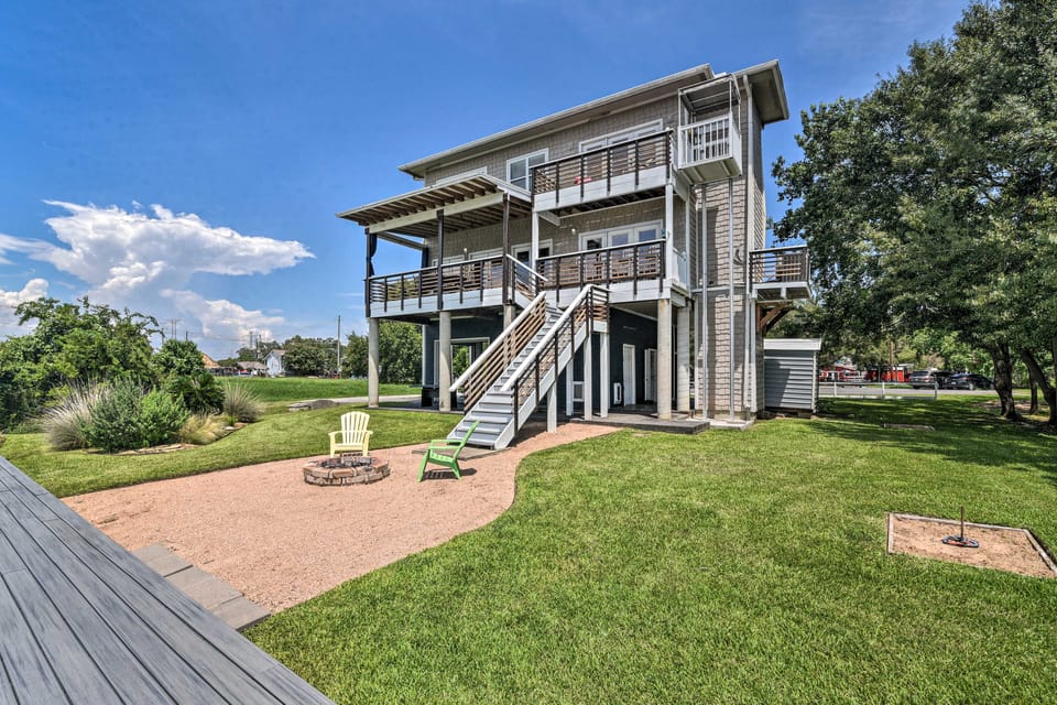 Secluded Seabrook Waterfront Home w/ Patio! House in Seabrook