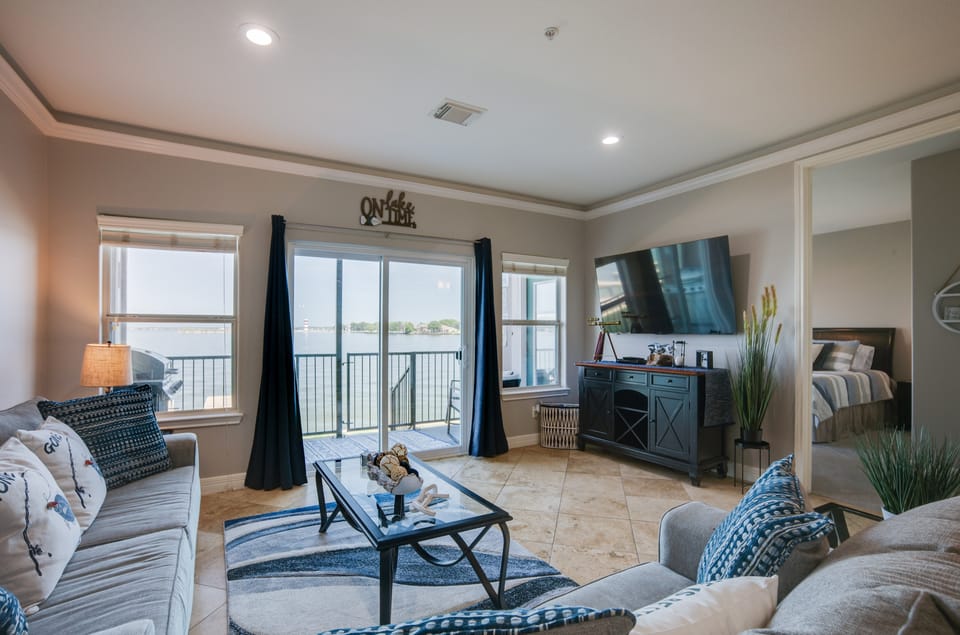 Lake Conroe Waterfront Home: Patio & Shared Pool! Apartment in Lake Conroe