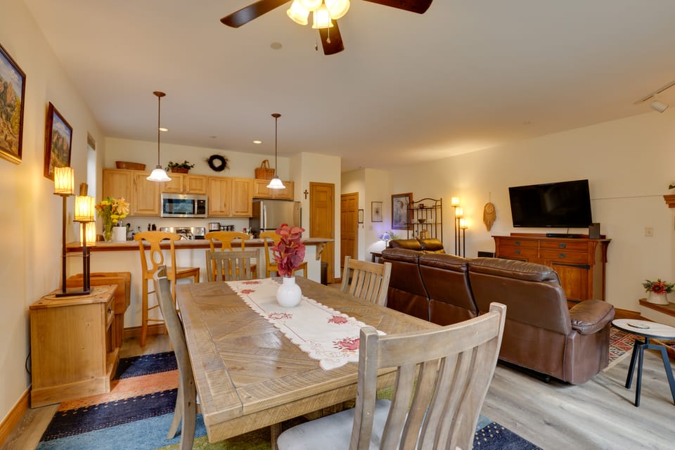 Ski & Explore: Silverthorne Gem w/ Hot Tub Access! Apartment in Silverthorne