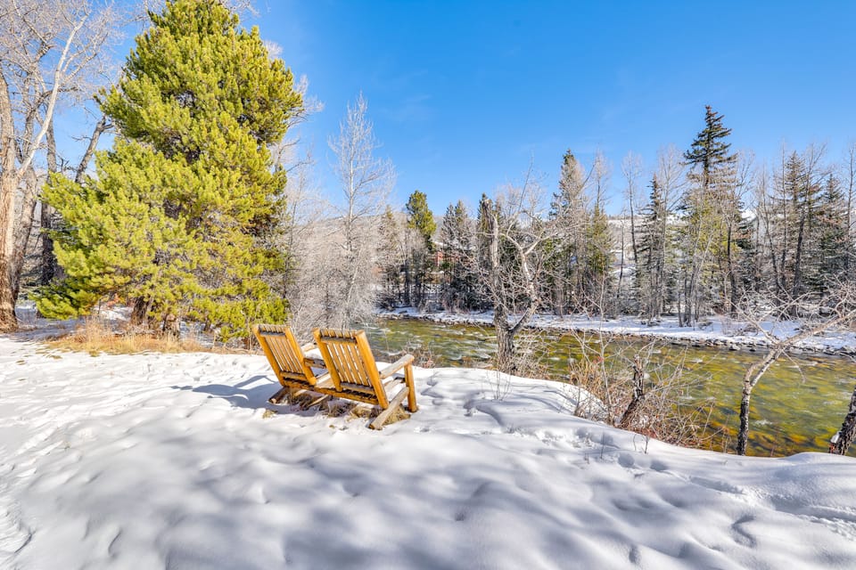 Ski & Explore: Silverthorne Gem w/ Hot Tub Access! Apartment in Silverthorne