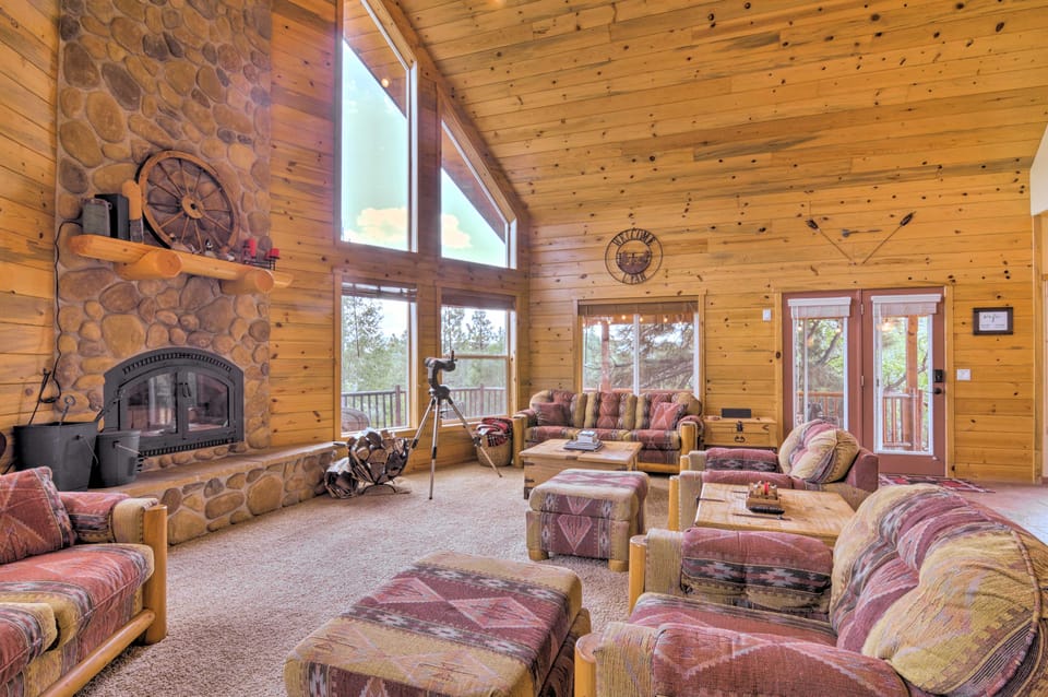 Gorgeous Alton Cabin w/ Deck + Mountain Views House in Utah