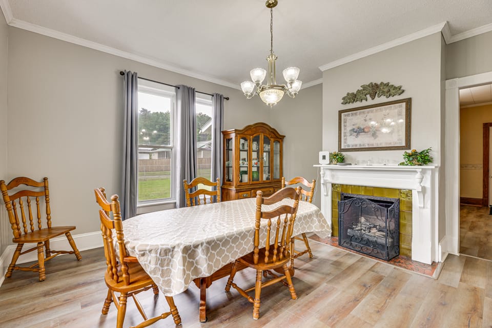 Mtn Views & Idyllic Setting! Clifton Forge Retreat House in Shenandoah Valley