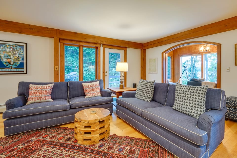 Lakefront Paradise Near Okemo & Killington House in Plymouth