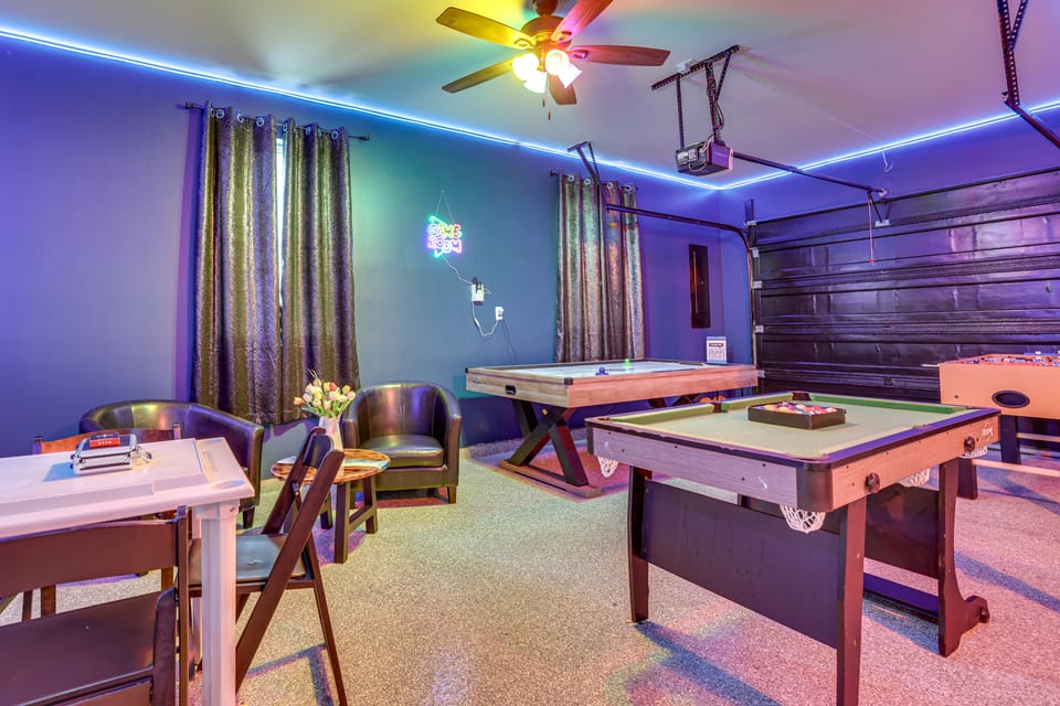 Hot Tub & Deck: Gorgeous Retreat in Pocono Summit! House in Coolbaugh Township