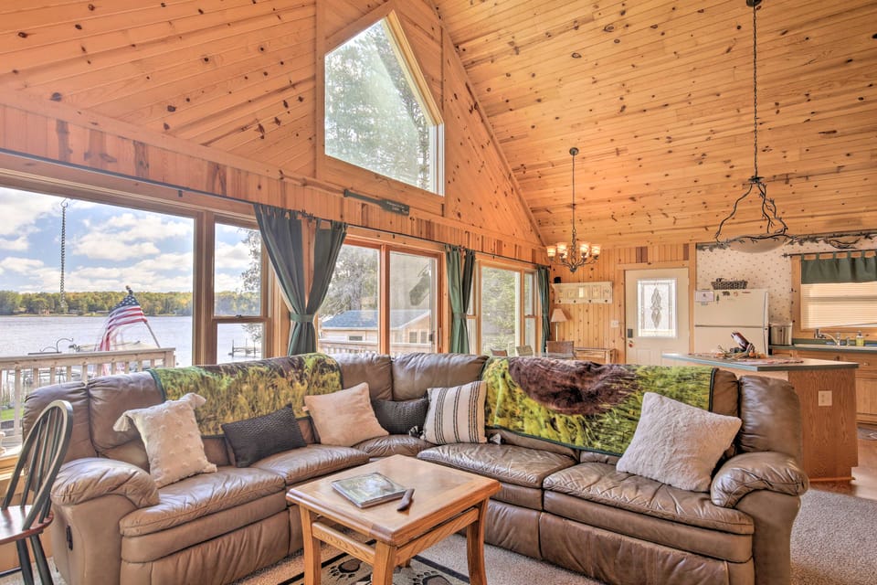 Hurley Lakefront Hideaway w/ Fire Pit & Dock! House in Wisconsin