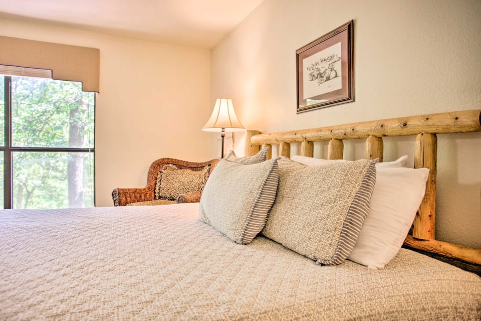 Bright Davis Escape w/ Screened-In Porch! Apartment in Davis