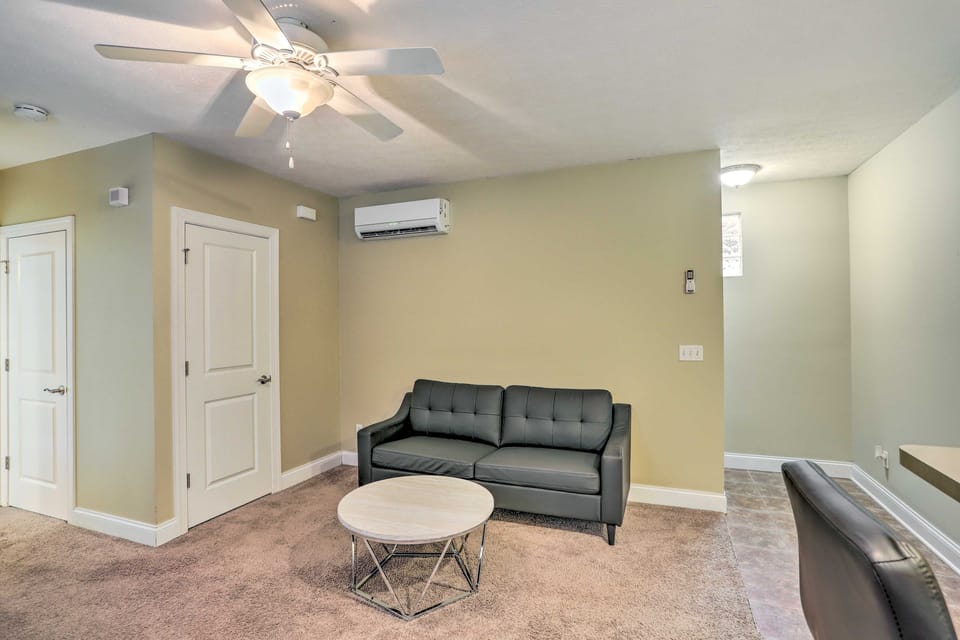 ~ 2 Mi to Downtown - Cozy Cleveland Unit Apartment in Cleveland Heights