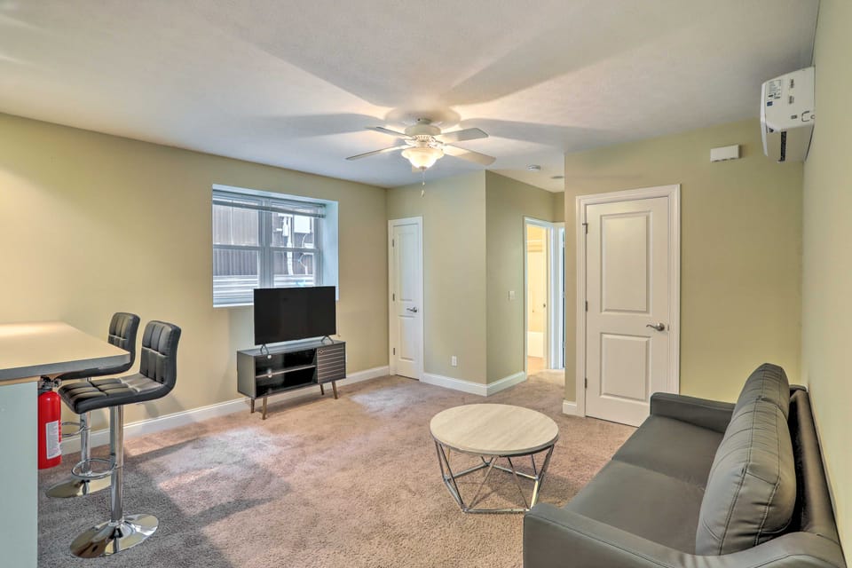 ~ 2 Mi to Downtown - Cozy Cleveland Unit Apartment in Cleveland Heights