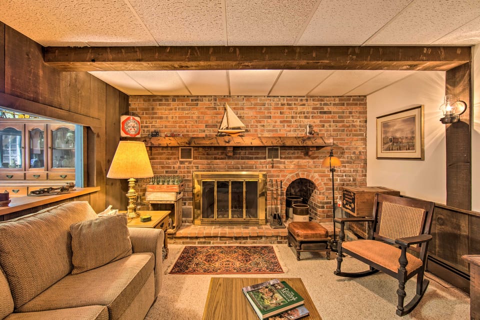 Amish Country Apartment w/ Cozy Fireplace! Apartment in Pennsylvania
