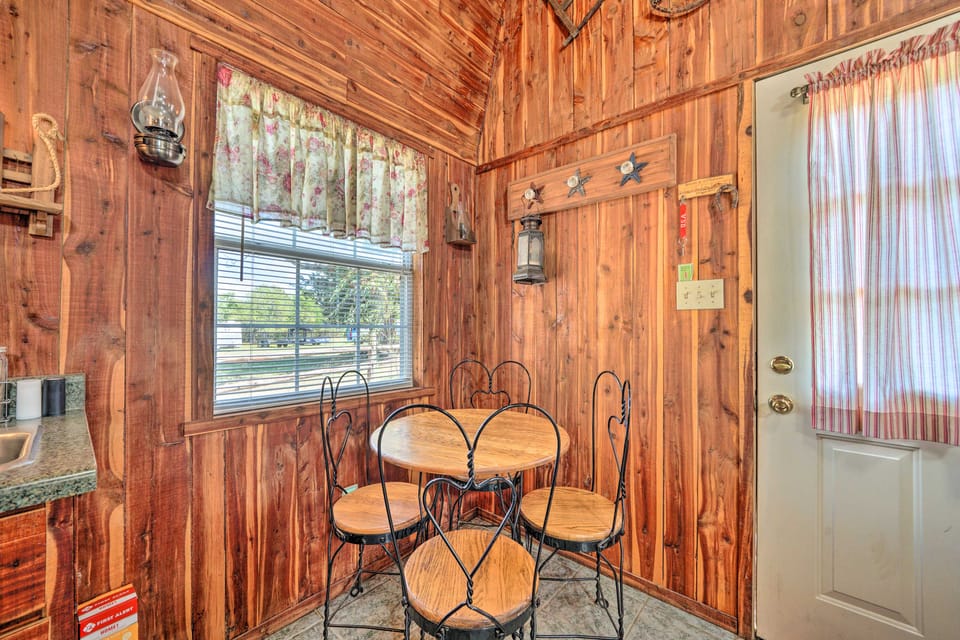 Hand-Built 'Black Fork Cabin 2' w/ Fire Pit! Apartment in Oklahoma