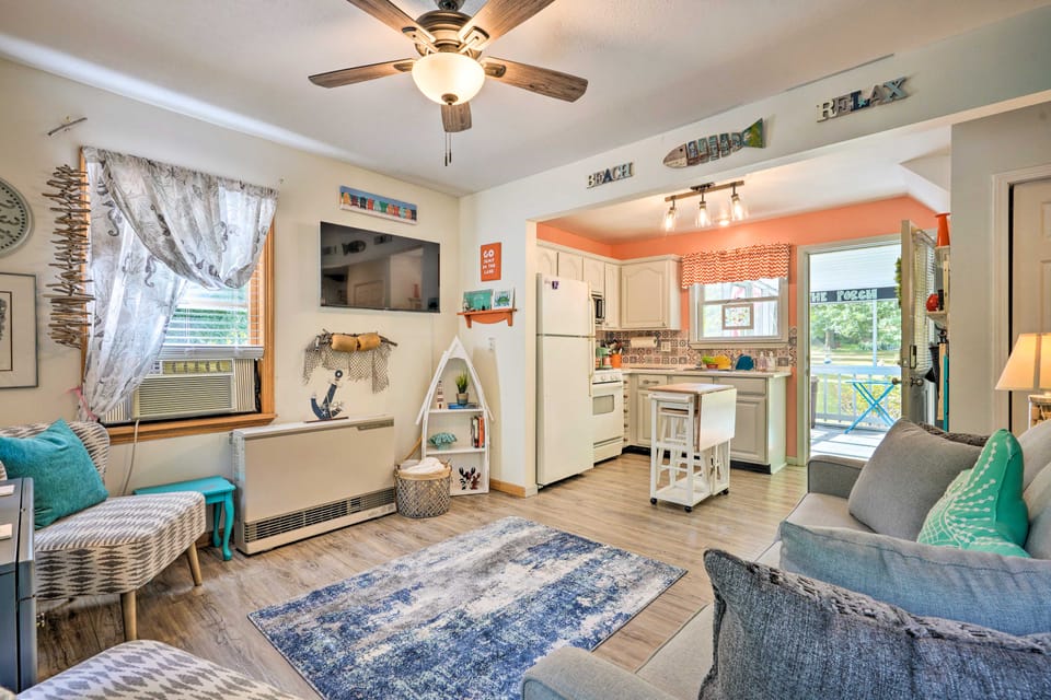 Darling Cottage ~ 1 Mi to Lake Erie Beach! Cottage in Lake Erie