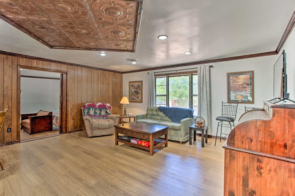 Lovely 'Anna Fink House' w/ Patio & Fire Pit House in Oklahoma